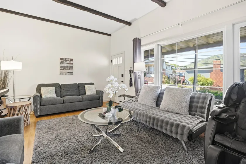 Sparkling Clean Luxury 3 BR Near SF, Parkings, EV - Image 1