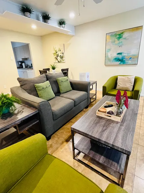 Stylish Katy Trail Connected Apartment - Image 1
