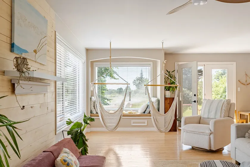 Spacious Waterview Home - Image 1