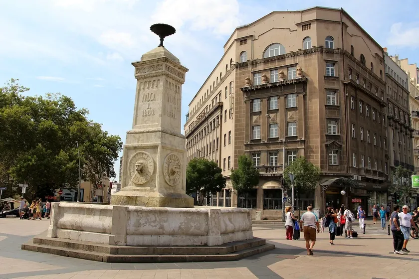 Spacious • 5 min • Terazije & Knez Mihailova • Parking €12 - Image 1
