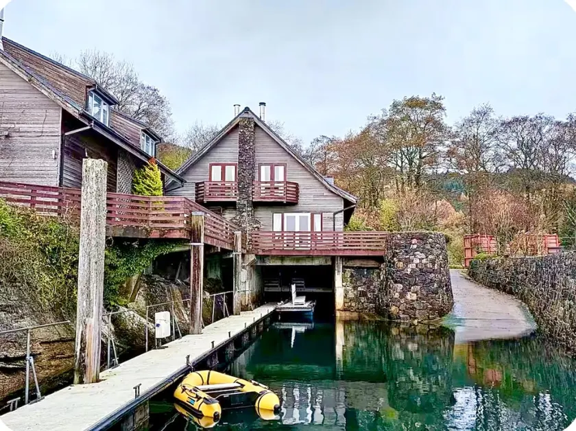 Boat House West Terrace with Private Sauna - Image 1