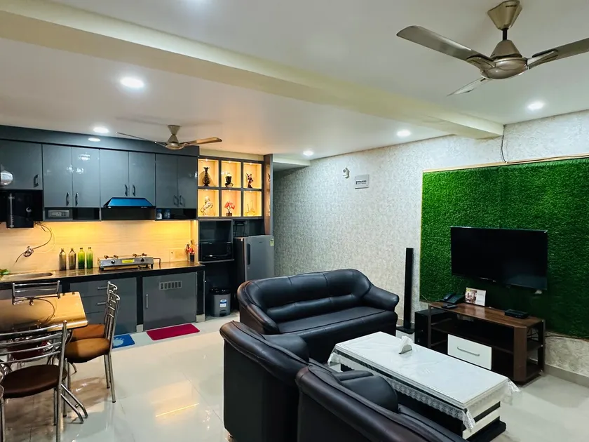 Modern amenities with bright, spacious and cozy rooms. - Image 1