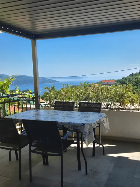 Two bedroom Apartment EN with sea view - Image 1