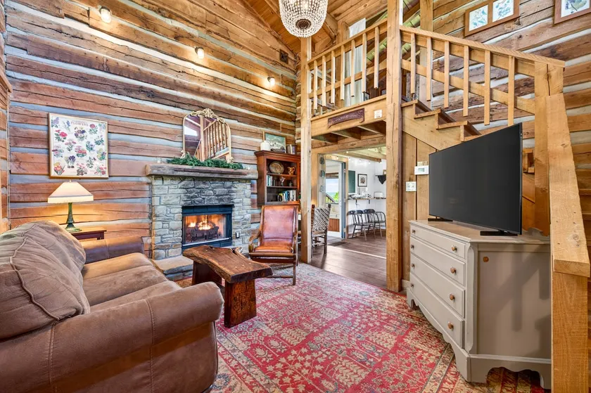 Abe's Cabin at Treetop Retreat - Image 1