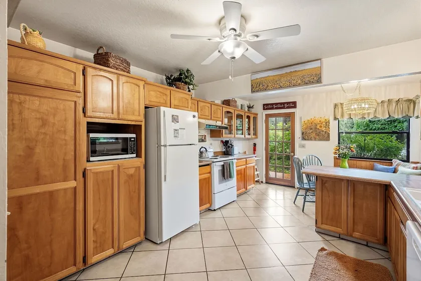 Parkside Cottage- overlooking town park and creek - Image 1