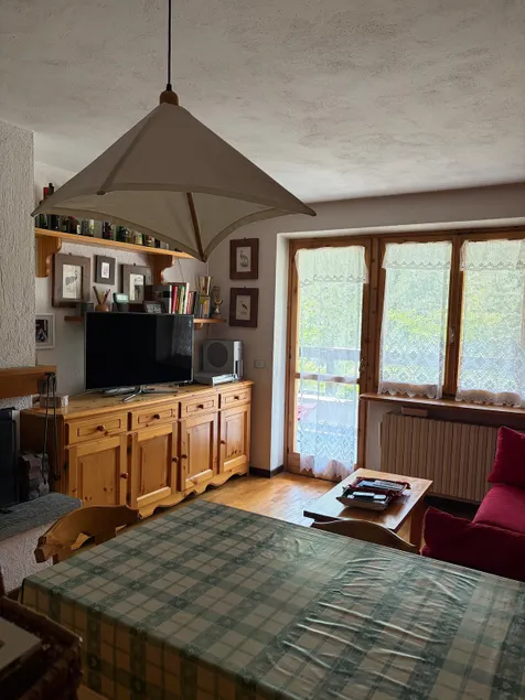 LA THUILE: COUNTRY CENTER. NEW furnished one bedroom apartment directly on the ski fields. Summer walks parking space, cellar. - Image 1