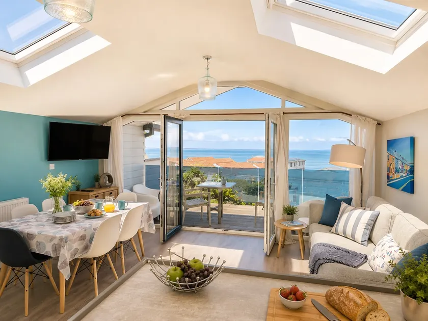 Spacious 3 Bed Seaview Retreat - Family-Friendly in Westward Ho! - Image 1
