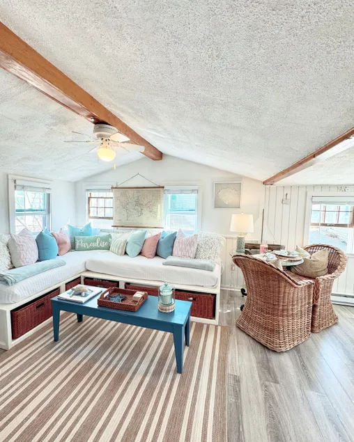 Direct Beach Access Cape Cod Cottage - Image 1