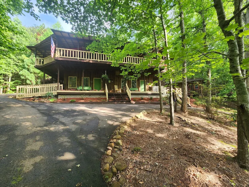 Rustic Cabin Moonshiners Retreat Cabin - Image 1