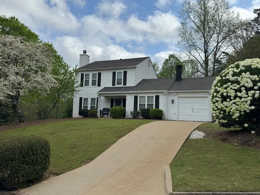 Spacious Family Home Near Avalon - Image 1