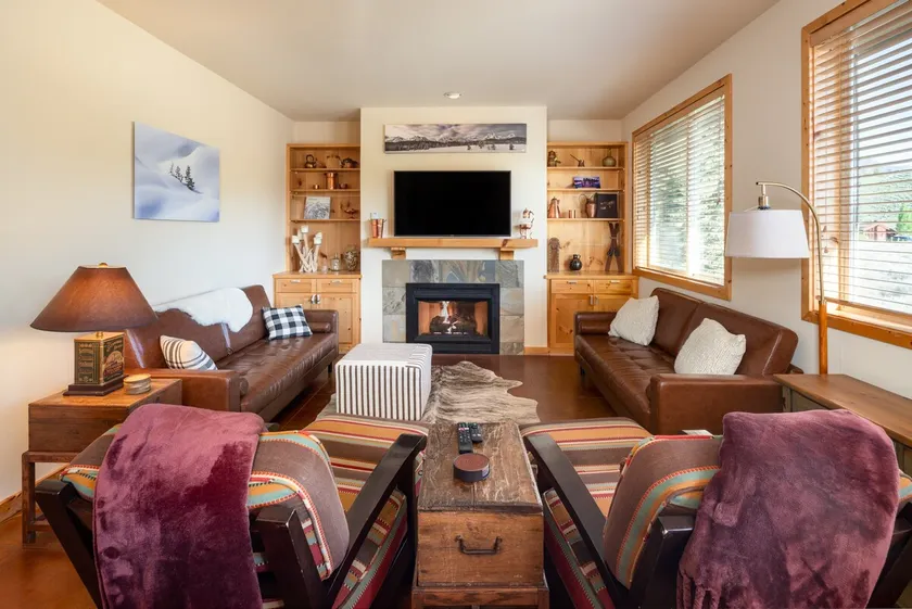 Luxurious, affordable condo one mile from downtown - Image 1