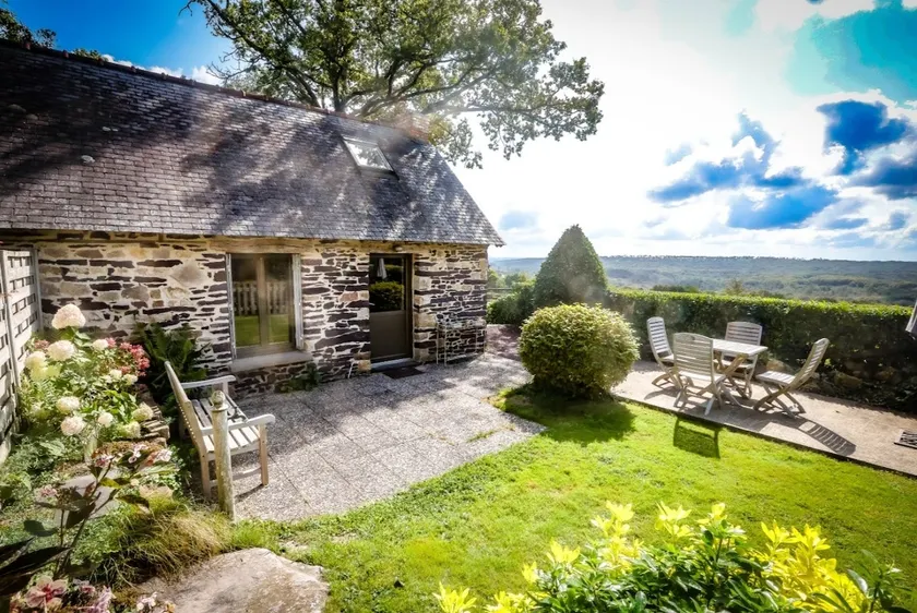 Large charming gîte with breathtaking view of Brocéliande Paimpont forest - Image 1