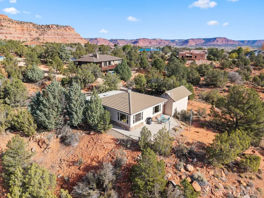 Hiking out your door! Kanab Casita, Secluded Views - Image 1