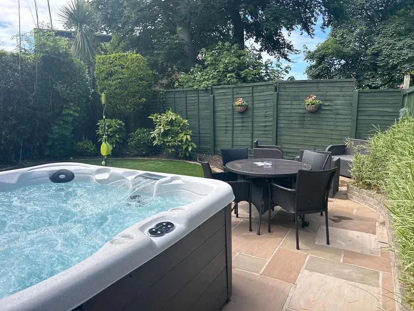 Detached house with games room and Hot tub - Image 1