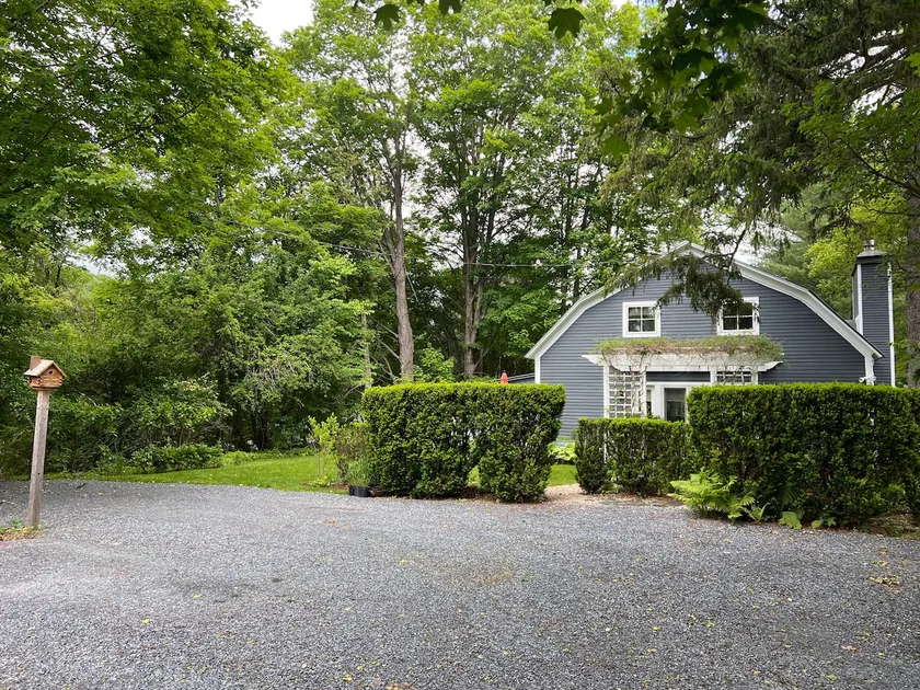 Tucked Away, cozy space and an easy walk to town - Image 1