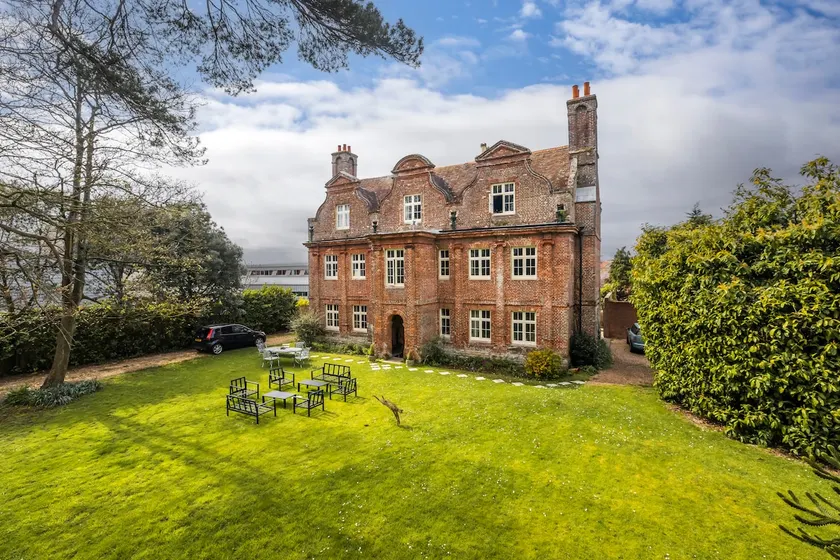 To the manor born; luxury retreat beach cinema spa - Image 1