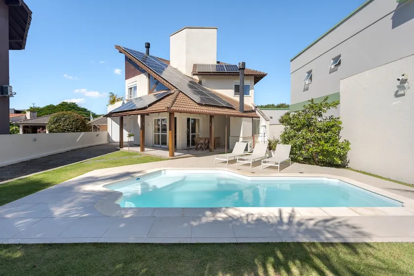 Excellent House with Heated Pool - Image 1