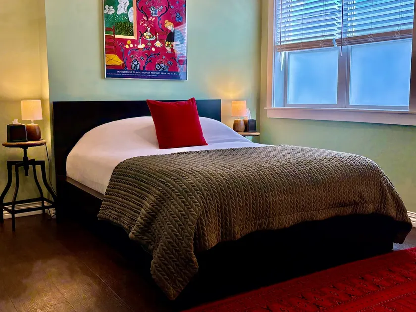 Studio Apt, 7 mins to Downtown, Parking, Café - Image 1
