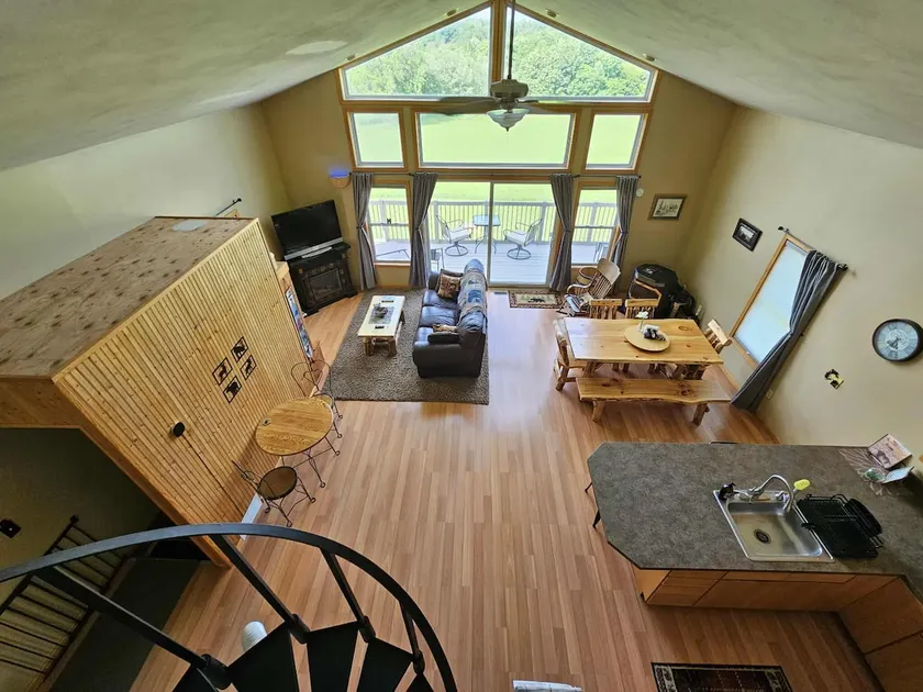 Country Lodge | Hot Tub • Waterfalls • Scenic Views • Farm Stay • Pond - Image 1