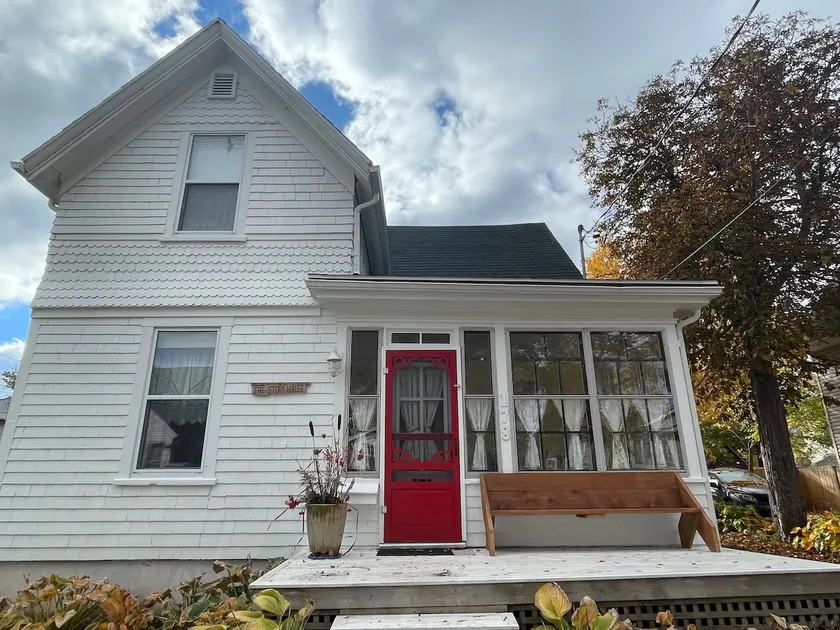 The Story House - Summerside Restored 3 Bed/2 Bath - Image 1