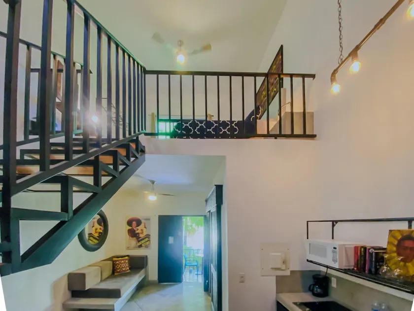 Gallo Azul Downtown Loft Style Apartment - Image 1