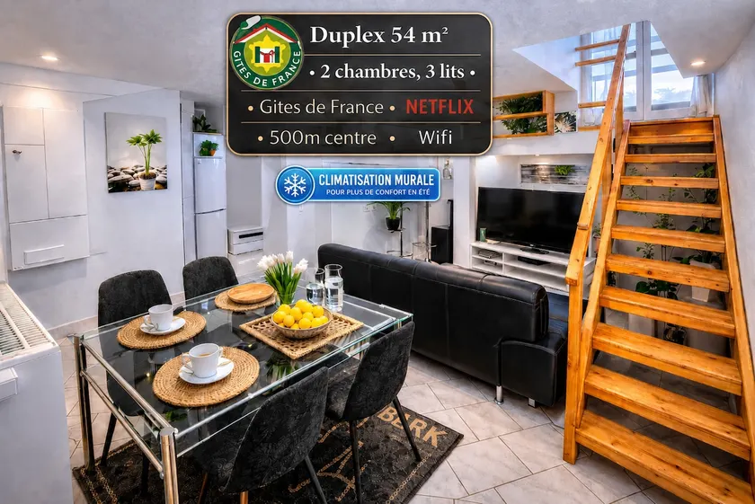 54m² duplex, AIR CONDITIONING, 2 bedrooms, 2 bathrooms, 500m from the center, private parking - Image 1
