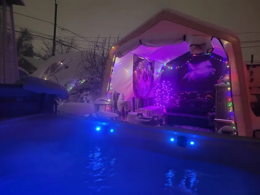 Denver's Best 420 ok in & out. Total vibe w hottub - Image 1