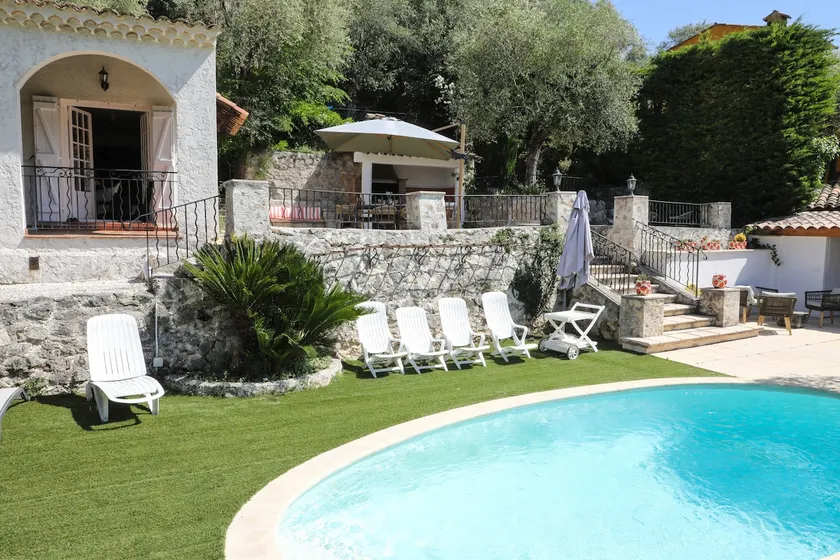 Rent a 220 m² villa with private pool - Image 1