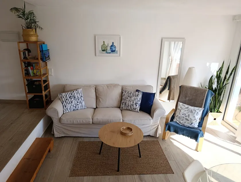 August: Terrace and parking, 5 minutes from downtown - Image 1