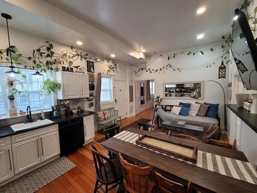 Boston Loft Farm House-Logan airport/train - Image 1