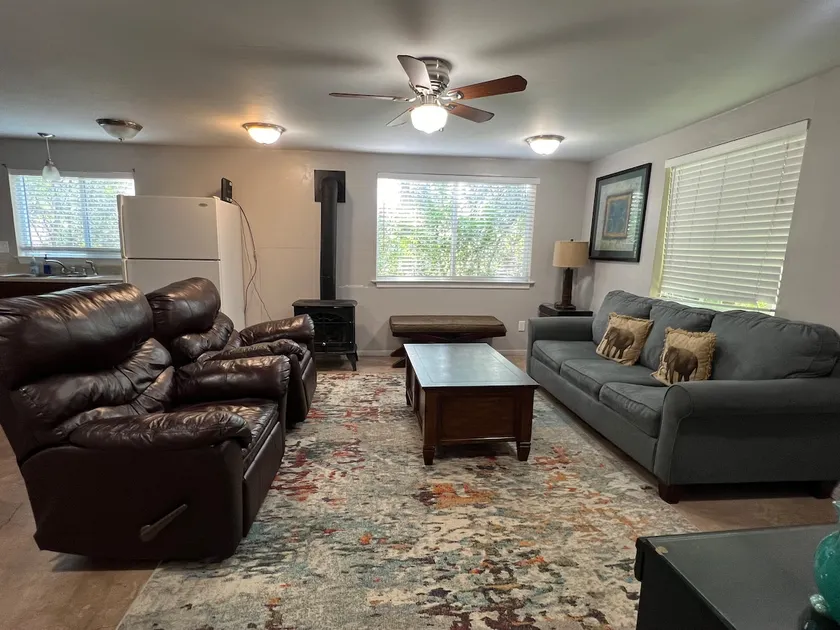 ☆Comfortably Small Downstairs Duplex☆ - Image 1