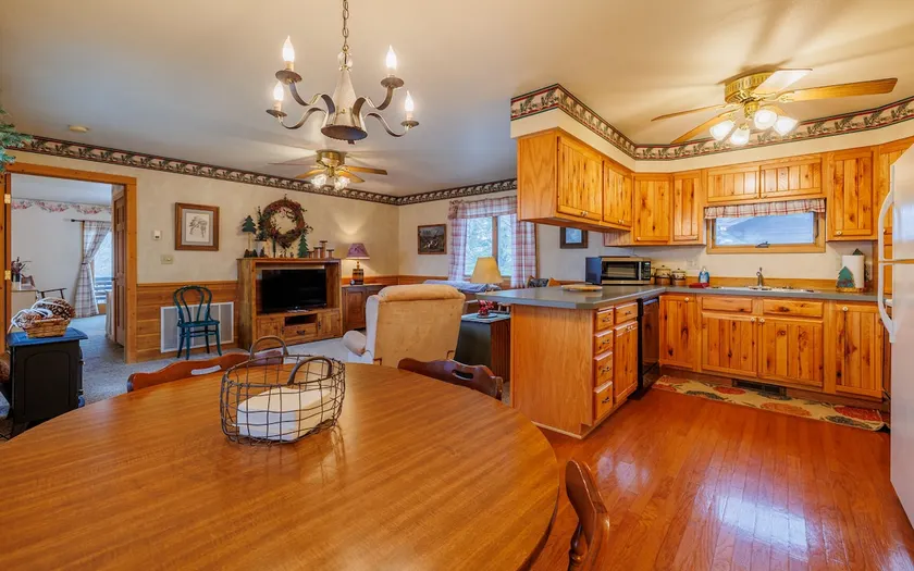 River's View- Spacious Retreat, River Views - Image 1