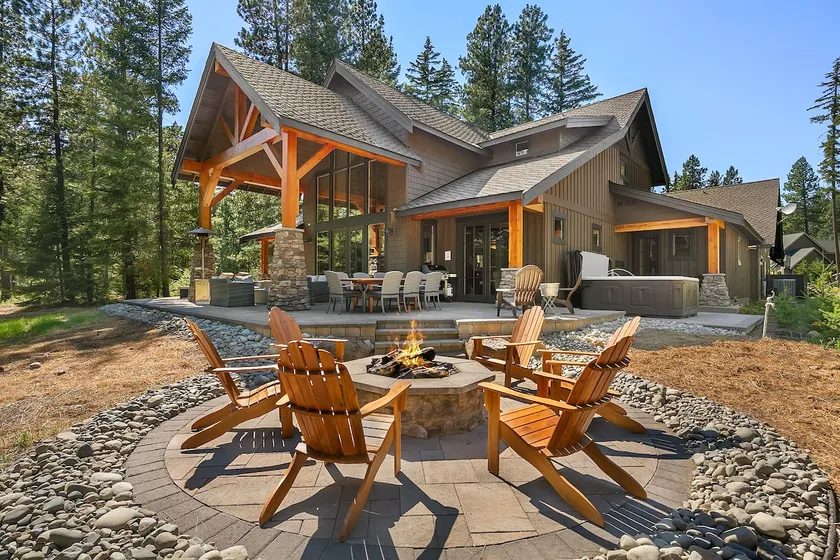 Privacy and Luxury! Fantastic outdoor living space. Hot Tub and Game Room - Image 1