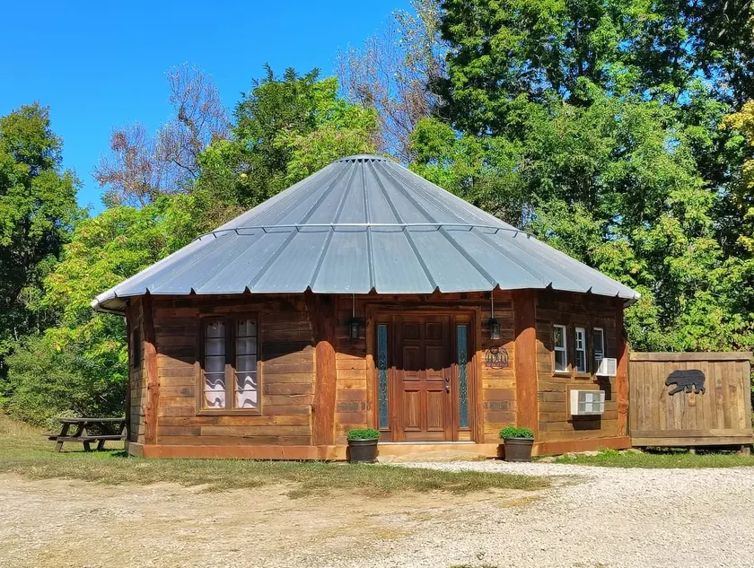 Bergsbestigaren Rustik Yurt - Image 1