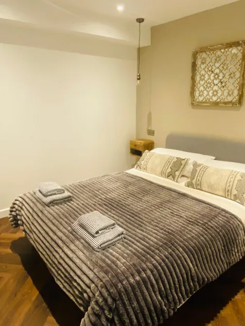 The Retreat, luxury studio apartment in Bath with parking - Image 1
