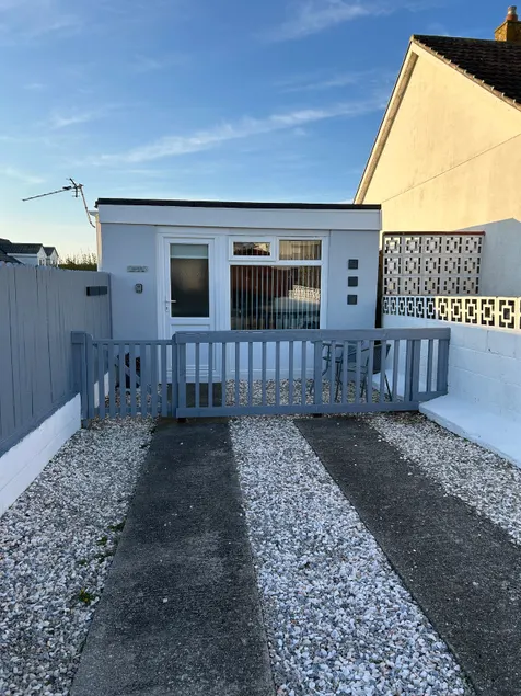 Perranporth modern private apartment with parking - Image 1