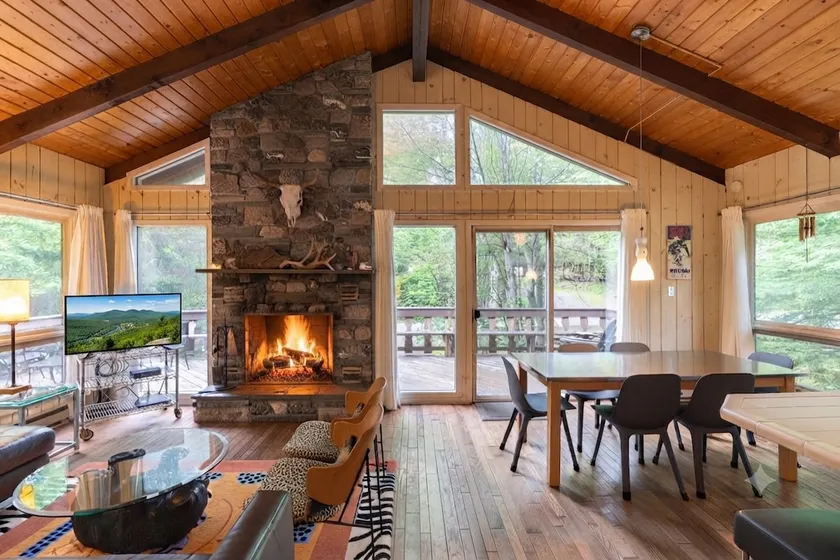 Windham Immaculate Ski Chalet with Awesome Fire Pit. Available 25/26 Ski Season! - Image 1