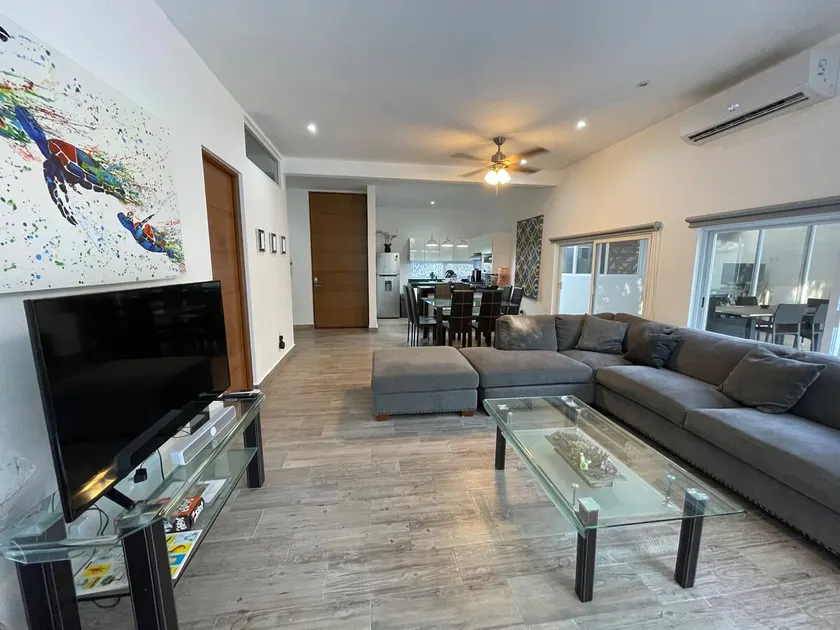 3 houses and 2 pools! Up to 20 guests - Image 1