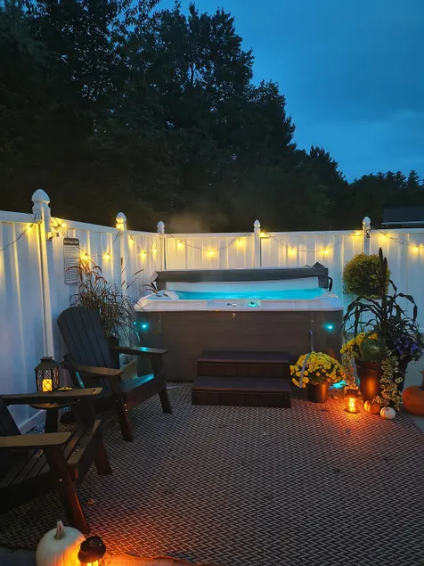 Pool/Hot tub, king bed, between Lk George/Saratoga - Image 1