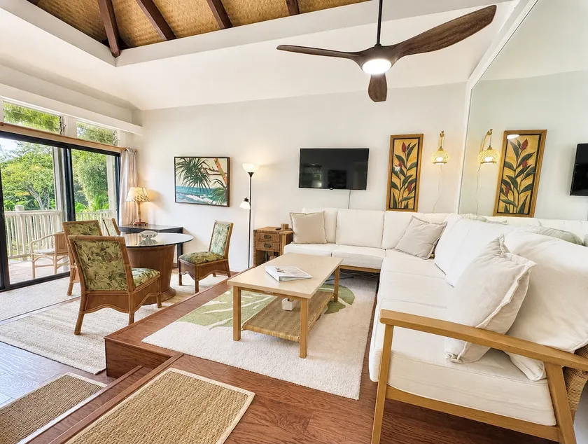 Princeville Top-Floor Retreat w/ AC & Pool - Image 1