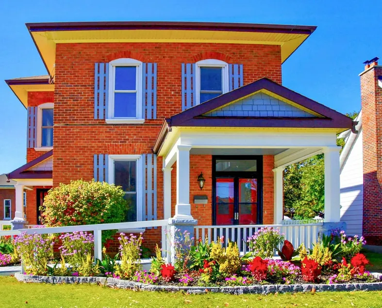 Peaceful, Central Stay | Sleeps 6 | Parking + Deck - Image 1