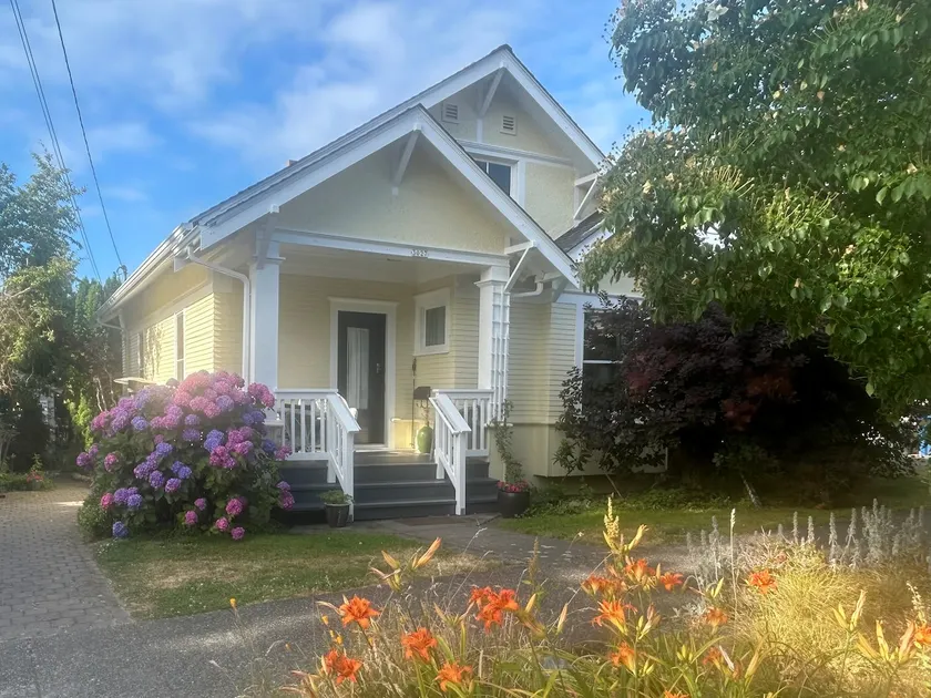 World Cup Retreat in Sunset Hill Close to Beach - Image 1