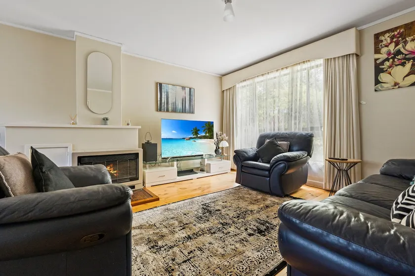 Beautiful Home just minutes walk from the city. - Image 1