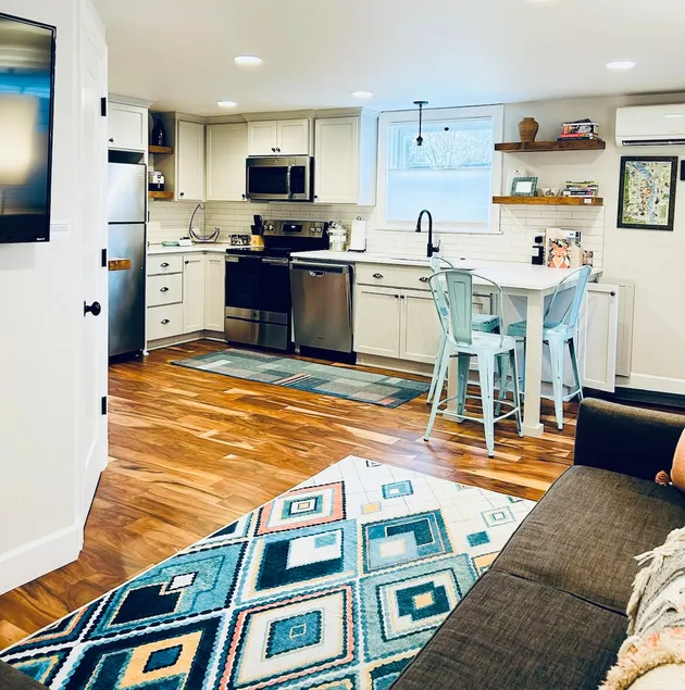 Deluxe 5★ Guest House ❤️ Close-in Convenience - Image 1