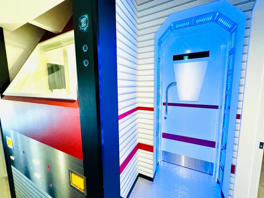 Spaceship/Cruise House for 9! Near Sta + Free Prk - Image 1