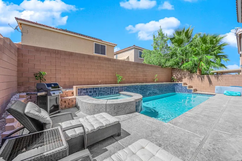 Cozy Las Vegas Home, 7 miles from strip! - Image 1