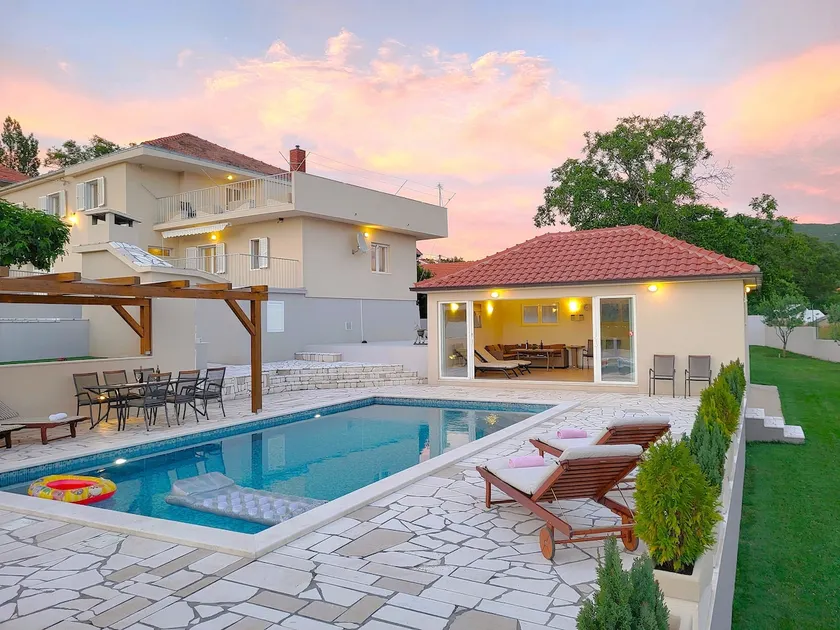 Villa Gorana with large private pool - Image 1