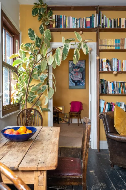 Cosy Relaxing Flat above Organic Grocer. - Image 1