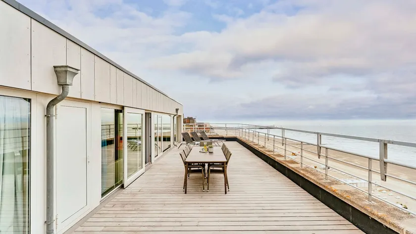 Unique penthouse with 2 balconies - Image 1