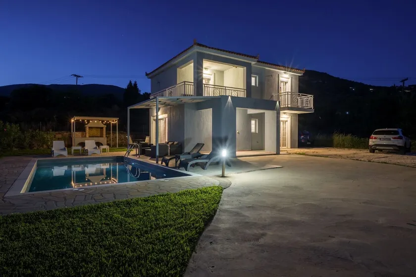 Villa Luna ★Private Pool★Sleeps 6★Free Parking - Image 1